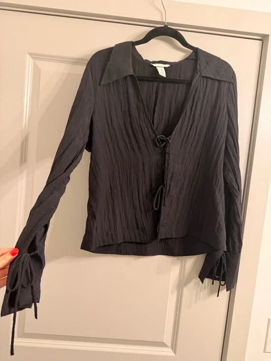 Super Soft Crinkled H&M Tie Blouse - Picture 3 of 4
